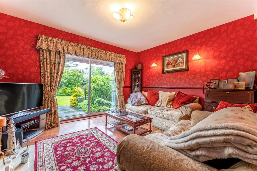 Cheltenham Road, Evesham 3 bed detached house for sale £360,000