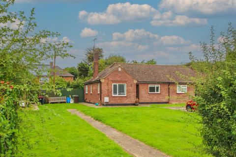 Brentwood - 2 bedroom semi-detached bungalow for ...