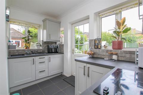 2 bedroom semi-detached bungalow for sale, Brentwood Road, Ingrave, Brentwood