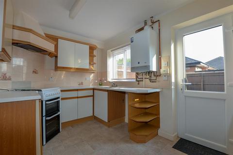 2 bedroom semi-detached house to rent, Leeward Close, Bridgwater TA6