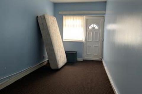 3 bedroom detached house to rent, Oak Road, West Bromwich B70