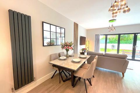 8 Bempton Drive, Manchester, M20 2WD
