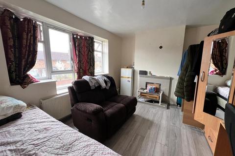2 bedroom flat for sale, Charlton Crescent, Barking IG11