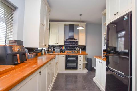 2 bedroom end of terrace house for sale, Knowles Avenue, Goose Green, Wigan, WN3 6QY