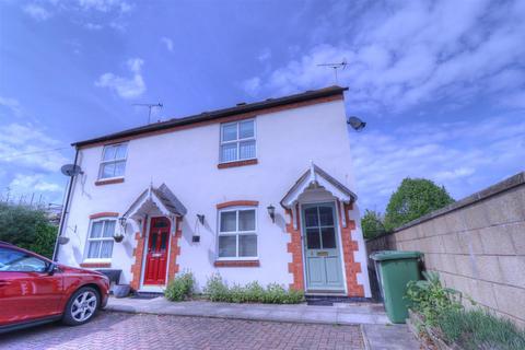 2 bedroom end of terrace house to rent, Merstow Place, Evesham