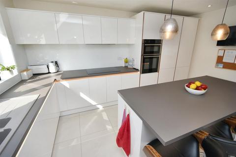 4 bedroom detached house for sale, The Ridings, Canvey Island SS8