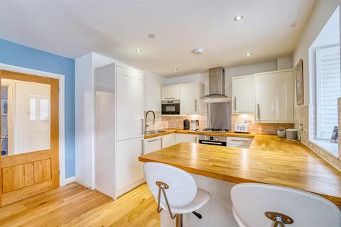 2 bedroom apartment for sale, Stables Row, Wanstead