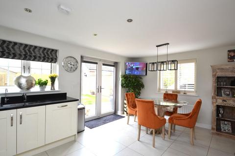 3 bedroom end of terrace house for sale, Parker Drive