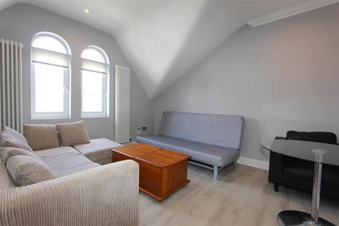 2 bedroom flat to rent, 45 Lascotts Road, London N22