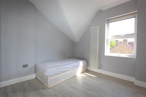 2 bedroom flat to rent, 45 Lascotts Road, London N22