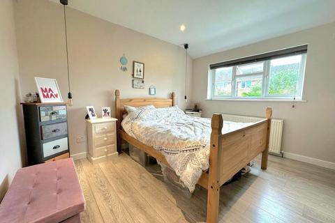 8 Ashcroft Close, Northampton, NN5 6SS