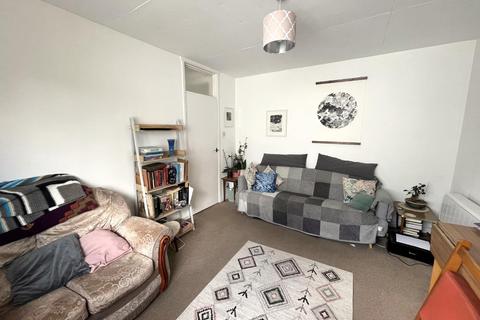2 bedroom flat to rent, North Parade, Falmouth