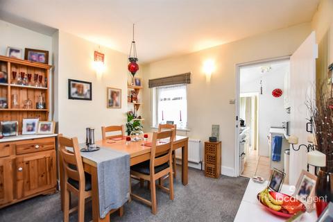 45 Meadow Walk, Epsom, KT17 2EF