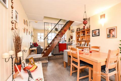 45 Meadow Walk, Epsom, KT17 2EF