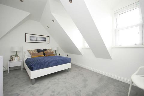 3 bedroom apartment to rent, Upper Sunbury Road, Hampton
