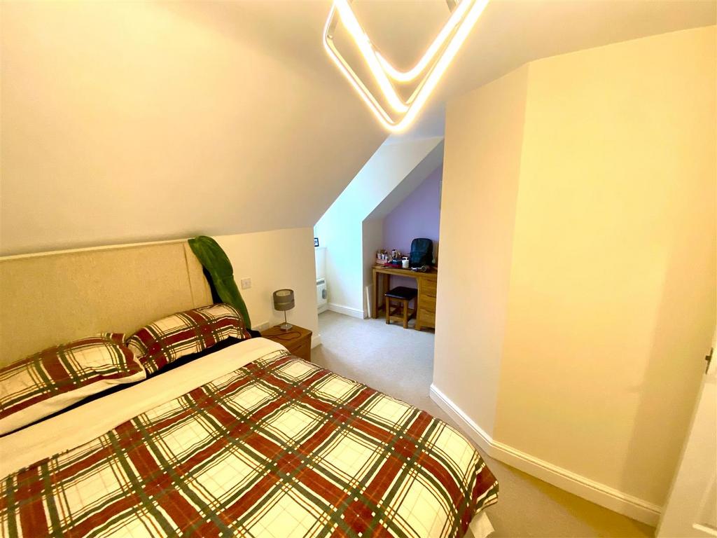 Bed11.JPG