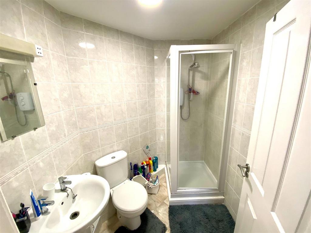 Ensuite.JPG