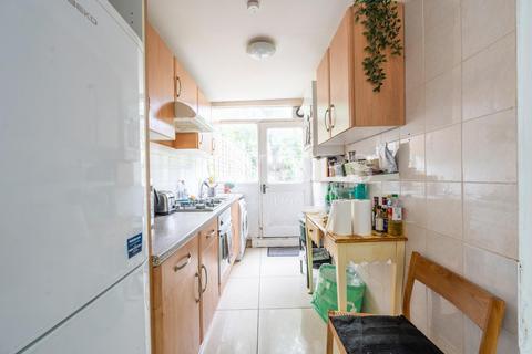 3 bedroom flat to rent, 3 Bedroom Flat with Garden to rent on Loveridge Road, London, NW6