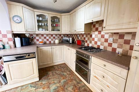 2 bedroom house for sale, Lakin Drive, Barry