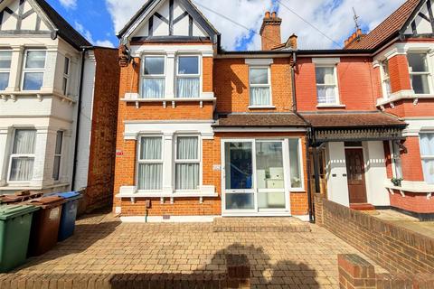 4 bedroom semi-detached house to rent, Greenhill Road, Harrow