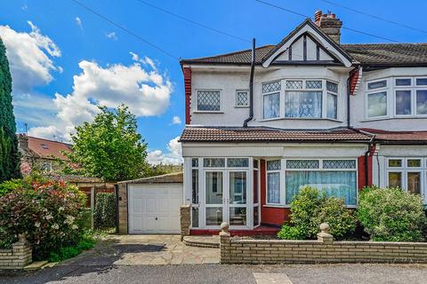 3 bedroom end of terrace house for sale, Whitehall Gardens, North Chingford