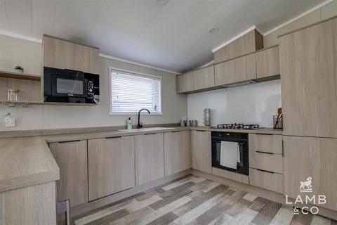2 bedroom park home for sale, Seven Acres, St Johns Road, Clacton-on-Sea CO16