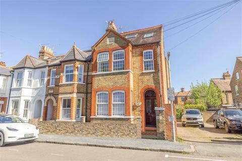 6 bedroom house for sale, Queens Road, Windsor