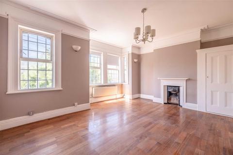 6 bedroom house for sale, Queens Road, Windsor