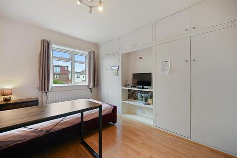 3 bedroom house for sale, Cumbrian Gardens, London NW2