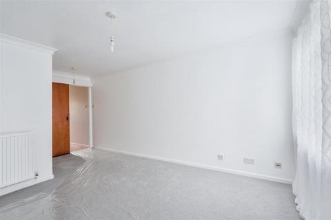 1 bedroom flat for sale, Stevens Close, Epsom