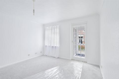 45 Stevens Close, Epsom, KT17 4RG