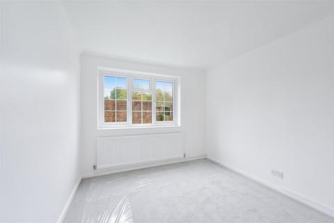 45 Stevens Close, Epsom, KT17 4RG