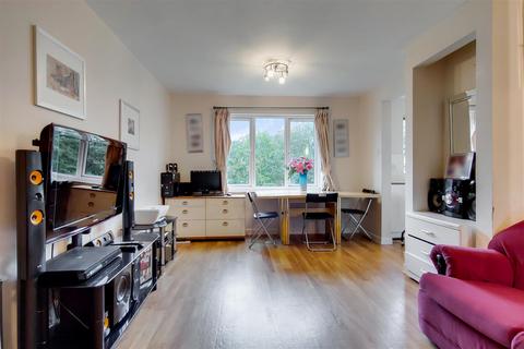 2 bedroom flat for sale, Maltby Drive, Enfield EN1