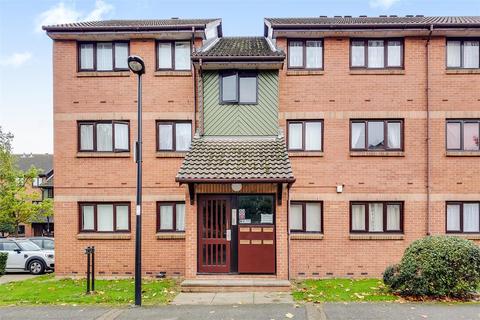 2 bedroom flat for sale, Maltby Drive, Enfield EN1