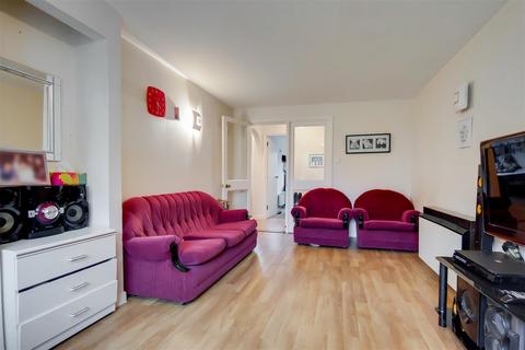 2 bedroom flat for sale, Maltby Drive, Enfield EN1