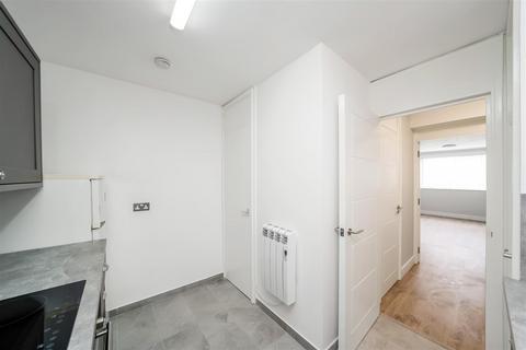 Studio to rent, Hazelwood House, North Chingford E4