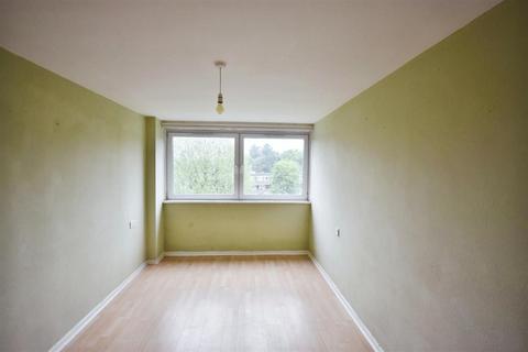 1 bedroom flat for sale, Augustus Close, Brentford