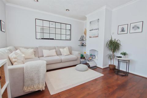 19 Knebworth Path, Borehamwood, WD6 2QW