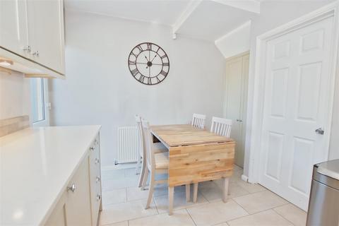 19 Knebworth Path, Borehamwood, WD6 2QW
