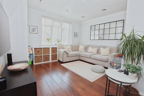 19 Knebworth Path, Borehamwood, WD6 2QW