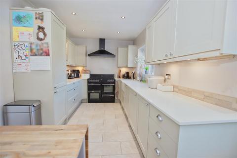 19 Knebworth Path, Borehamwood, WD6 2QW