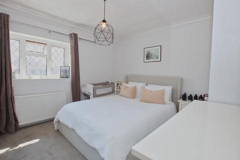 19 Knebworth Path, Borehamwood, WD6 2QW