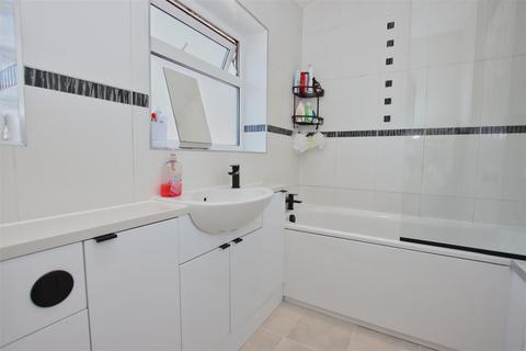 19 Knebworth Path, Borehamwood, WD6 2QW