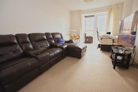 2 bedroom flat for sale, Lawford Court,Grade Close,Elstree