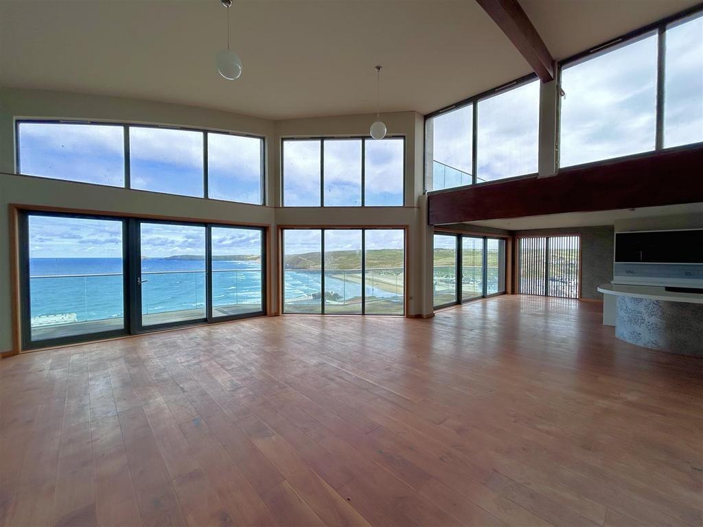 Living Room/Kitchen
