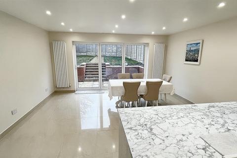 14 Derwent Road, Birmingham, B30 2UU