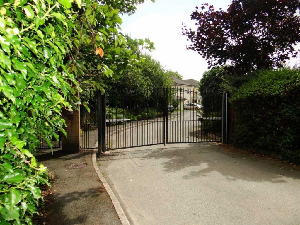 Gates.jpg