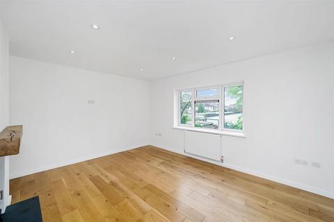 2 bedroom apartment to rent, Sinclair Road, Chingford