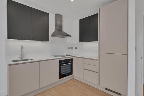 2 bedroom flat to rent, 63 Croydon Road, Penge, London