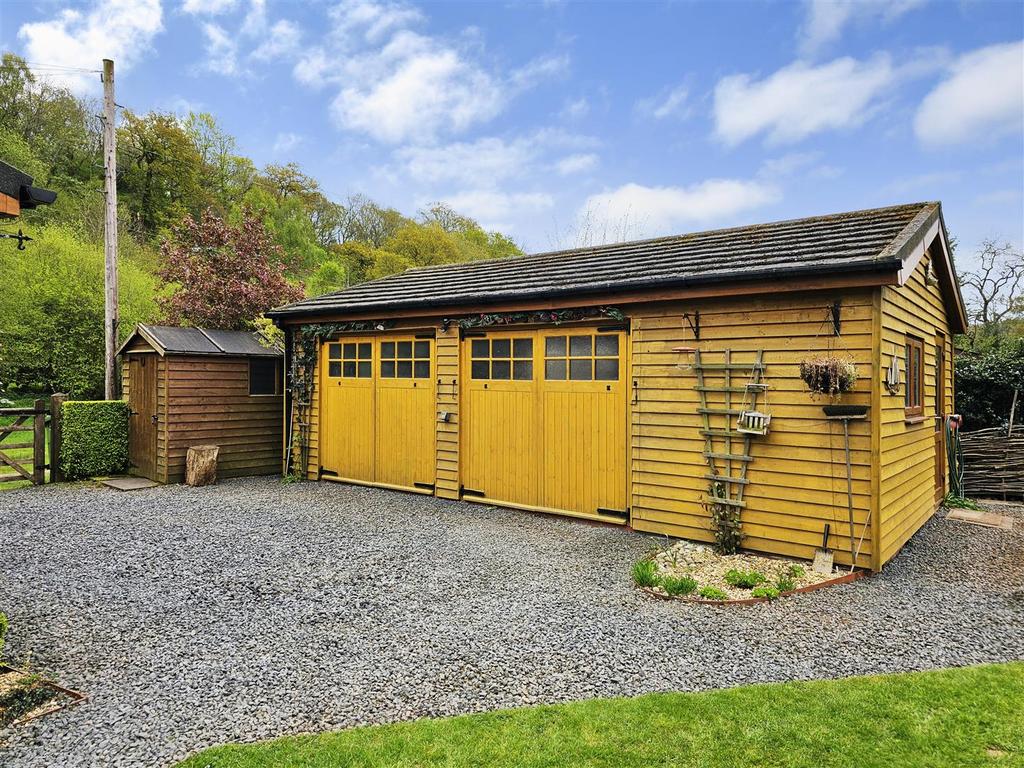 Garage / Workshop